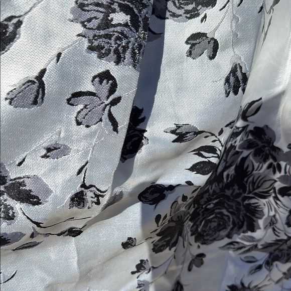 Chic Black and White Floral Midi Skirt - Picture 5 of 5